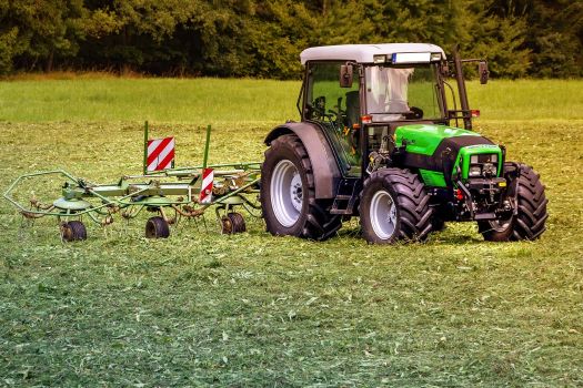 Technické prohlídky a měření emisí traktorů a přívěsných vozidel