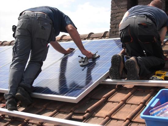 Fotovoltaická elektrárna na klíč na střechy městských a obecních úřadů