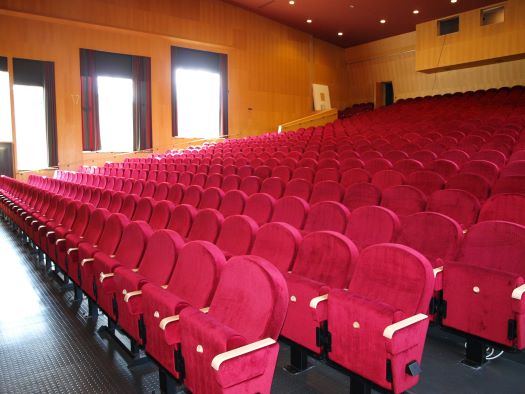 Výroba sedadel pro kulturní a vzdělávací zařízení