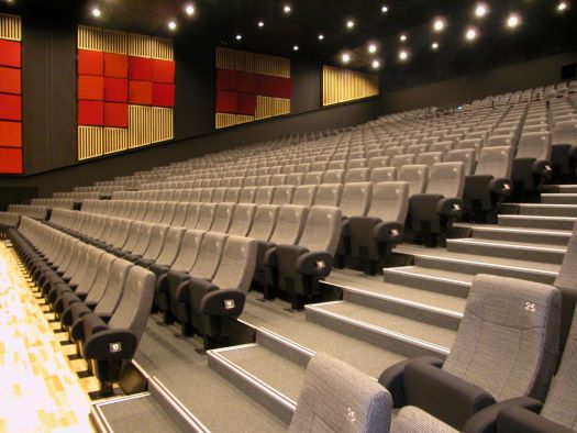Zakázková výroba designových a pohodlných sedadel do kin, divadel