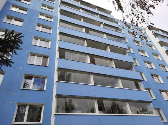 Zasklívání lodžií, balkonů panelových domů Brno