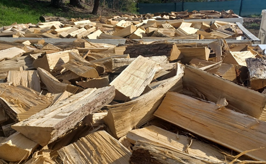 Štípané tvrdé dřevo v kontejnerech, rozvoz Brno-venkov, Pohořelice