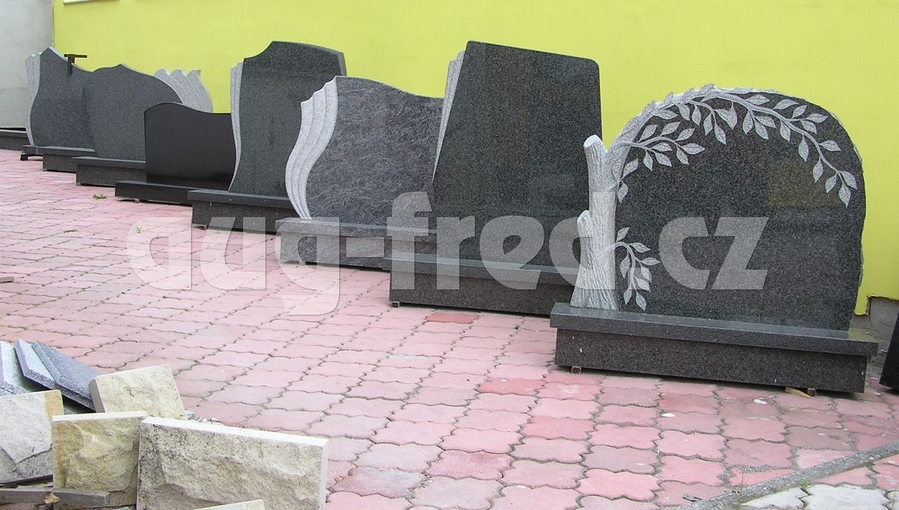 Výrobu pomníků a náhrobních kamenů zajišťuje společnost AUG-FRED
