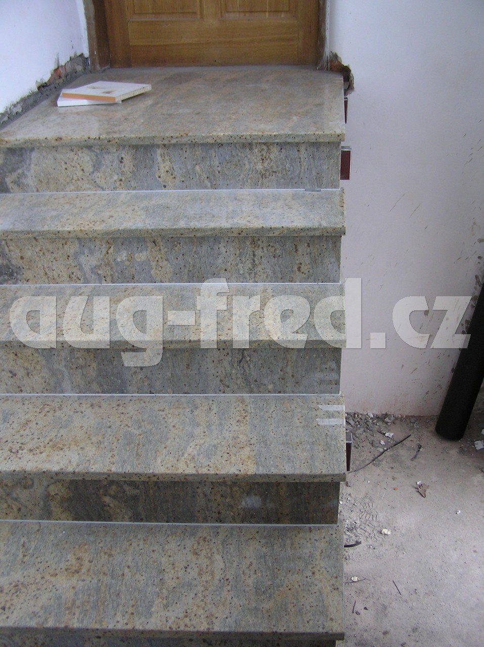 Schody a podlahy z kamene vyrábí společnost AUG-FRED