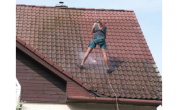 Čištění fasád Zlín nabízí čištění a ochranu střech s 5letou zárukou