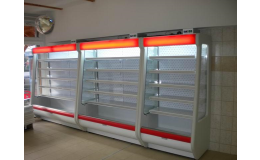 Přístěnné vitríny pro chlazené potraviny v obchodech