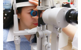 Oční optika vybavená optometrickým přístrojem