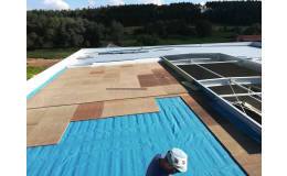 Aplikace odolných hydroizolačních fólií na střechy