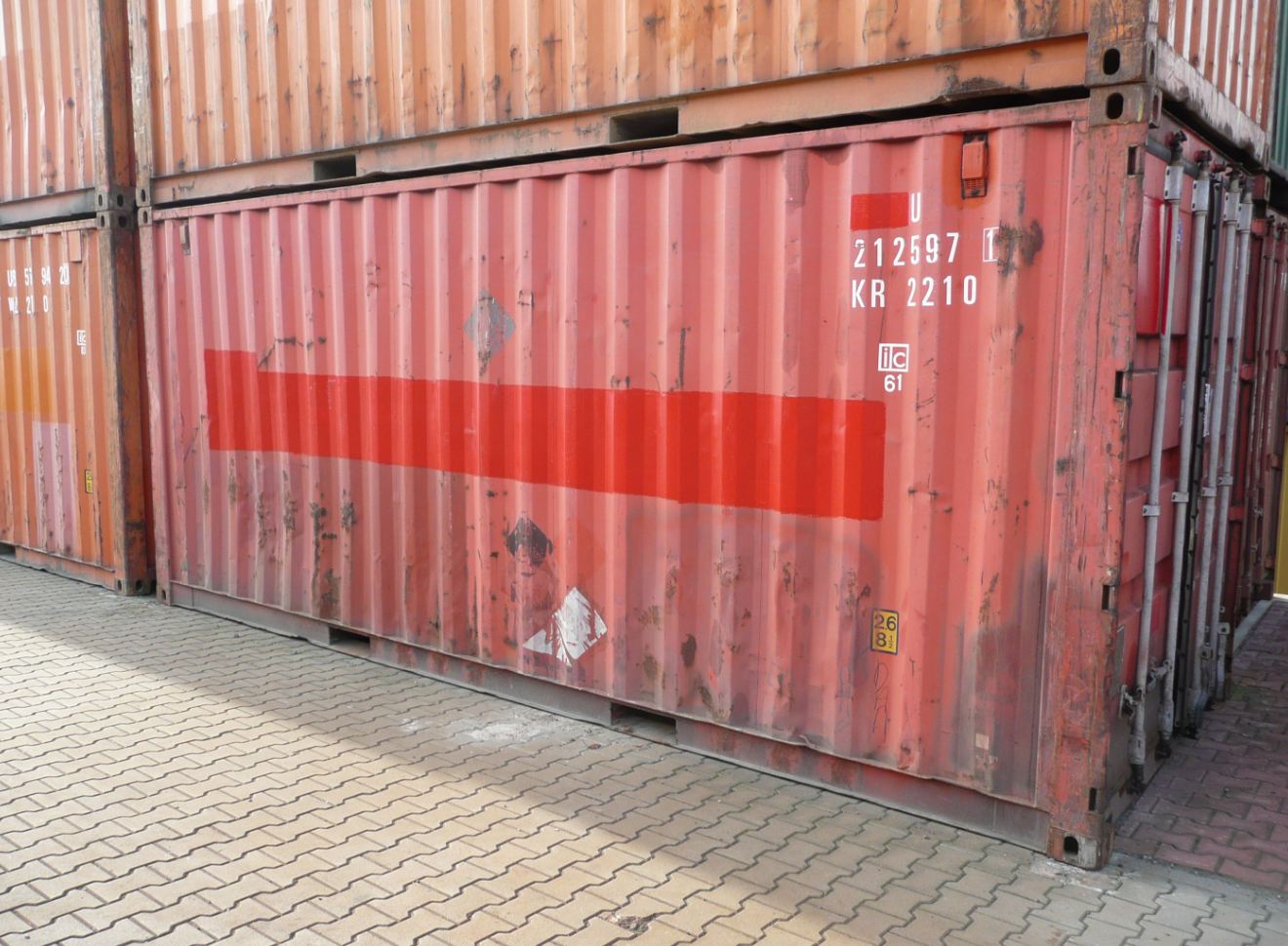 Přepravní kontejnery si u firmy Metrans můžete koupit i levně pronajmout.