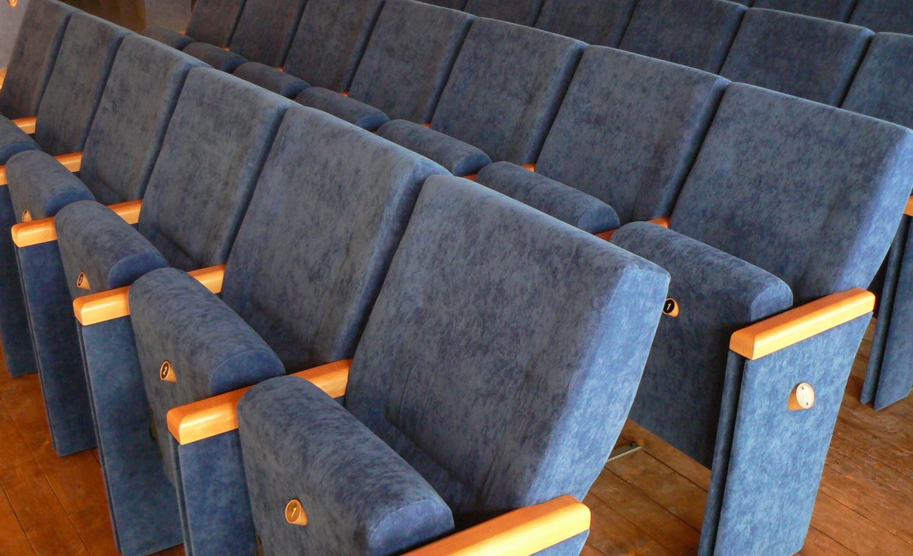 Kvalitní a pohodlná sedadla a křesla do divadla a kina
