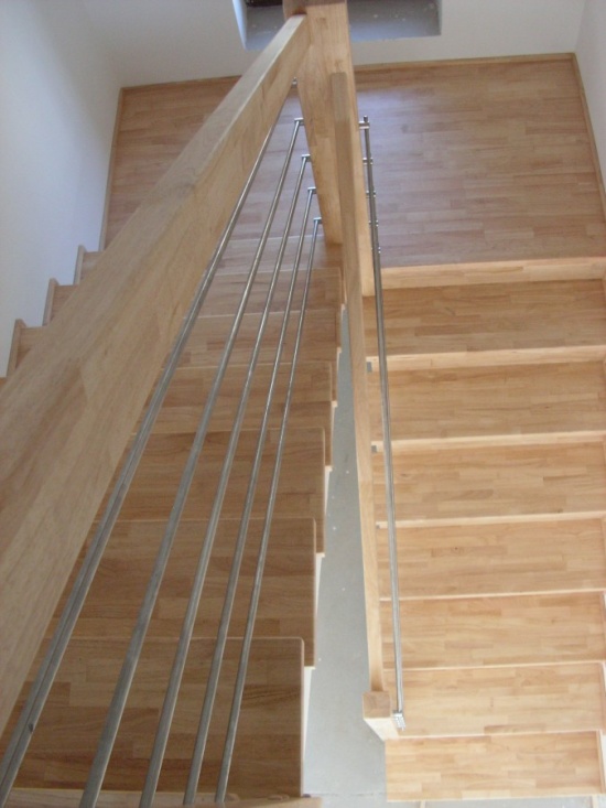 Dřevěná schodiště z různých druhů dřeva - ŠP-TRUHLÁŘSTVÍ