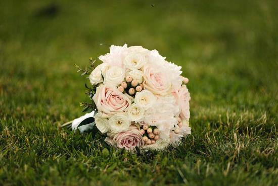 Pěkná kytka: Jak si vybrat svatební kytici a další dekorace