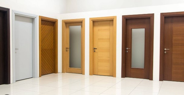 Interiérové dveře různých materiálů a povrchových úprav