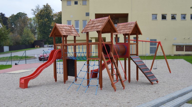 Dětská hřiště pro školky či parky z masivního dřeva
