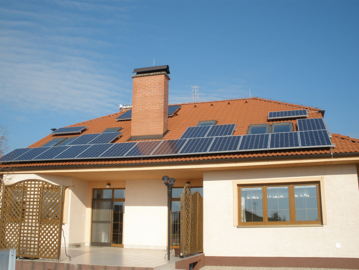 PROTECTION & CONSULTING, s.r.o. - fotovoltaika na střeše rodinného domu Šlapanice