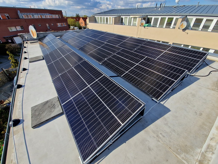 Q Stav - Ing. Patrik Mandys - instalace fotovoltaických modulů na ploché střeše