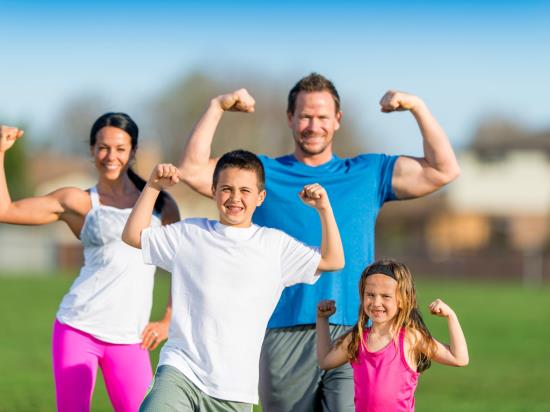 Cvičební lekce plné pohybu, rovnováhy a energie pro ženy, muže, seniory i děti