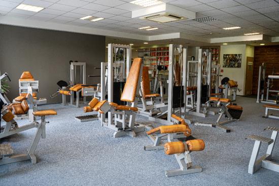 "Vítejte ve světě fitness v srdci Olomouce: Fitcentrum Na tribuně – od základů kondice po vrcholové výkony."