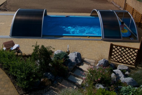 Zahradní bazén k bydlení v rodinném domě neodmyslitelně patří