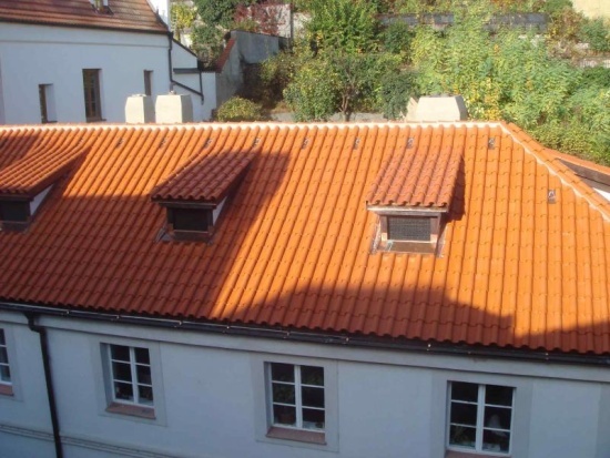 STŘECHY VRŇATA & ŽÁČIK s.r.o.: pokládka střechy, Praha