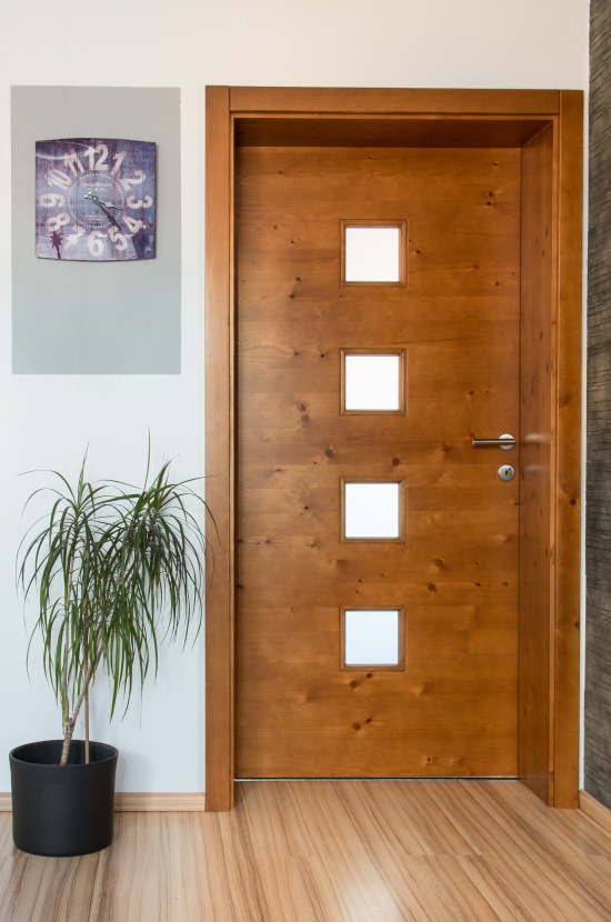 Vchodové i interiérové dřevěné dveře české výroby