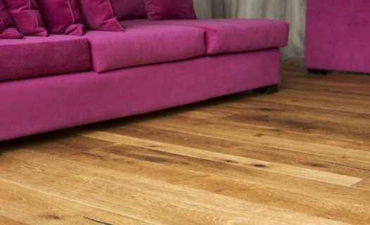Podlahy jako PVC, vinyl, dřevo i koberce najdete u firmy Strnad