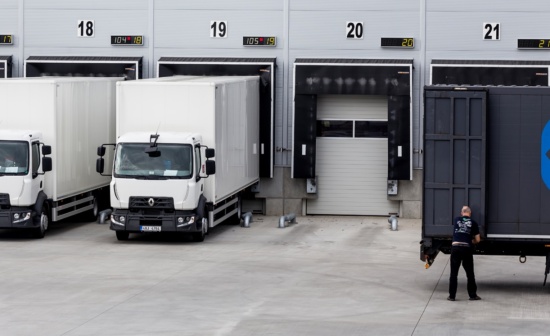 Odbavovací systémy pro logistická centra jednoduše zobrazí a vyvolají auta dle SPZ
