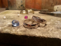 Výroba snubních prstenů a šperků na zakázku