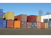 Ocelové námořní přepravní kontejnery poslouží i jako sklad či dílna