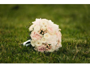 Pěkná kytka: Jak si vybrat svatební kytici a další dekorace