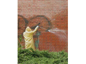 Čistíme povrchy, fasády a odstraňujeme graffiti