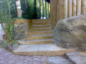 Ražená betonová dlažba – imitace kamene nebo dřeva, vhodná do interiéru i exteriéru
