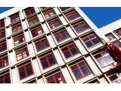 Barevná okna s povrchovou úpravou acrylcolor vytvoří jedinečný ráz každé budovy