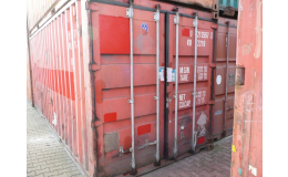 Ocelové námořní přepravní kontejnery jsou pevné a zvládnou náročné podmínky i velké zatížení.