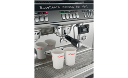 V kávovaru si můžete připravit kvalitní zrnkové nebo instantní kávy jako je například espresso, bílá káva, latte macchiato a další.