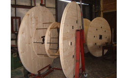 Dřevěné kabelové bubny na zakázku
