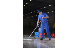 Úklidová firma Geisler: čištění podlah skladových, prodejních i výrobních prostor