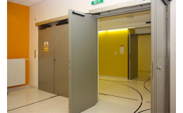 Automatické požární dveře otočné, Protonové centrum Praha